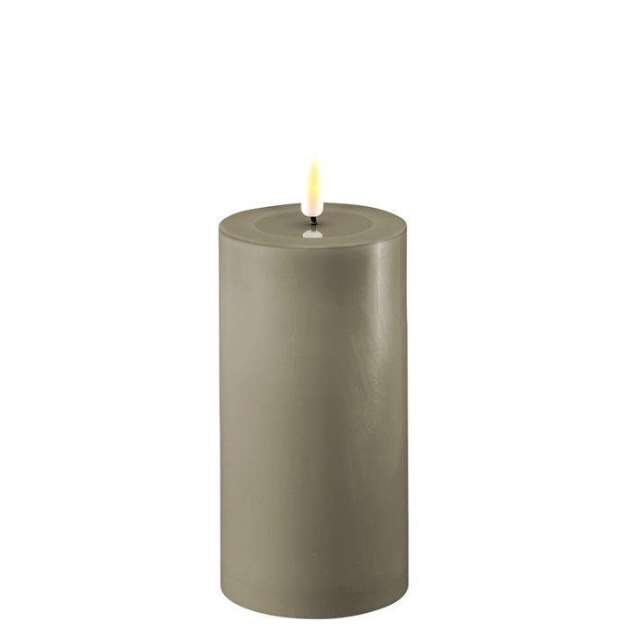 DELUXE Homeart - LED Stumpenkerze, sand, 7,5*15cm