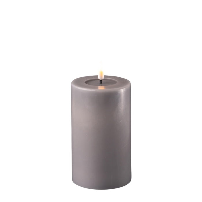 DELUXE Homeart - LED Stumpenkerze, grau, 7,5*12,5cm