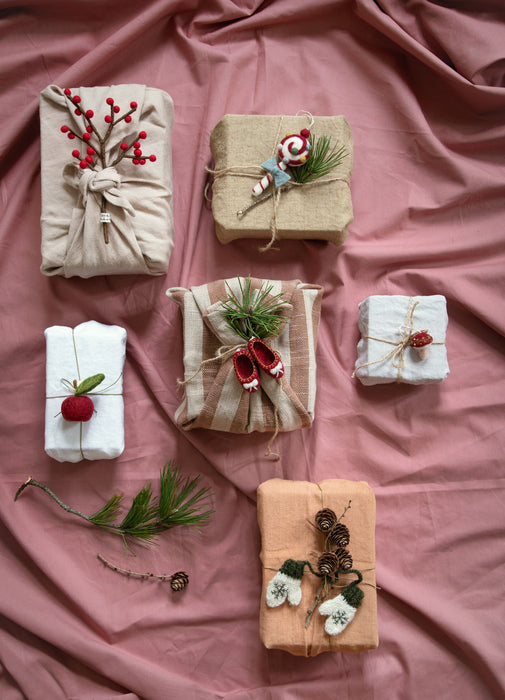 Gry & Sif - Christmas Candy with Ochre Bow