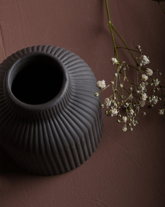 Storefactory - Lillhagen Dark grey ceramic Vase
